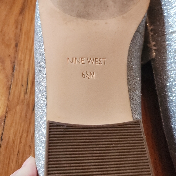 5/$100 SALE - Nine West Wild Girls Lightning Bolt Silver/Red Flat Loafer Shoes - Picture 13 of 14